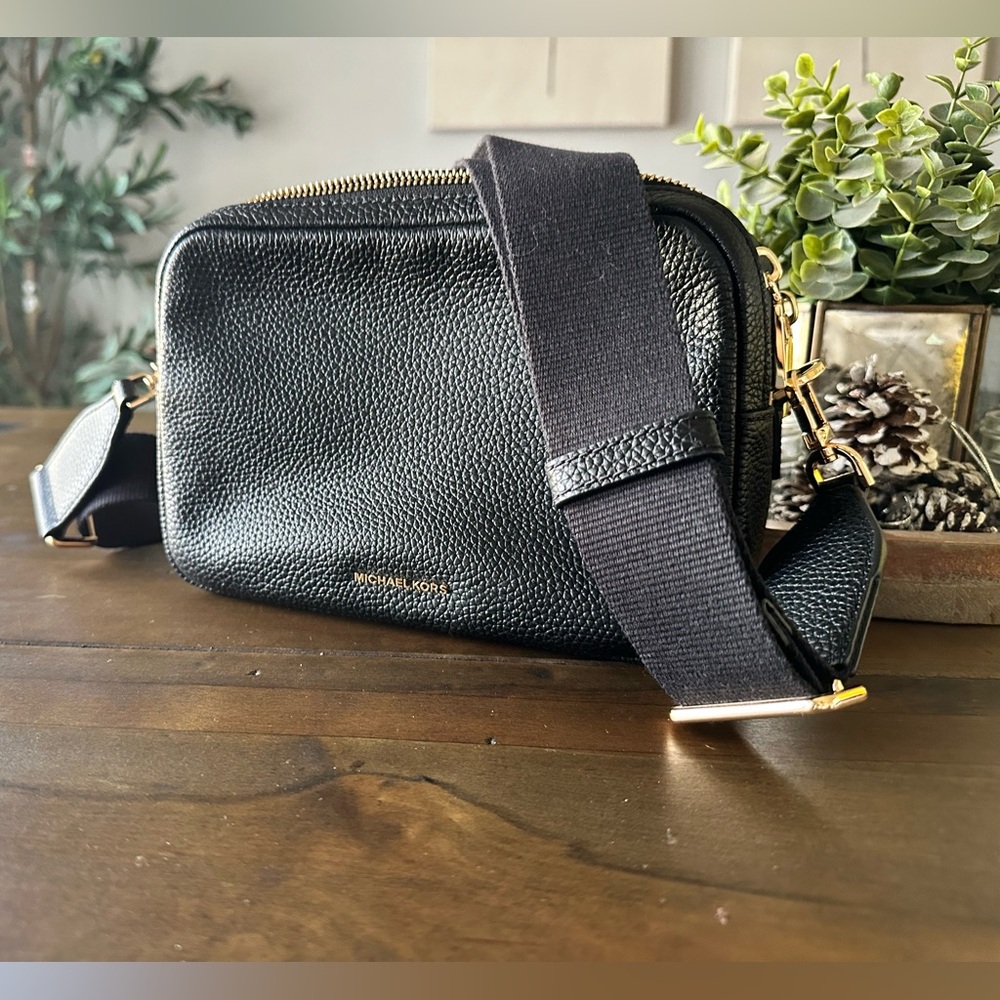 NWOT Michael Kors Black Pebbled Leather Crossbody Camera Bag